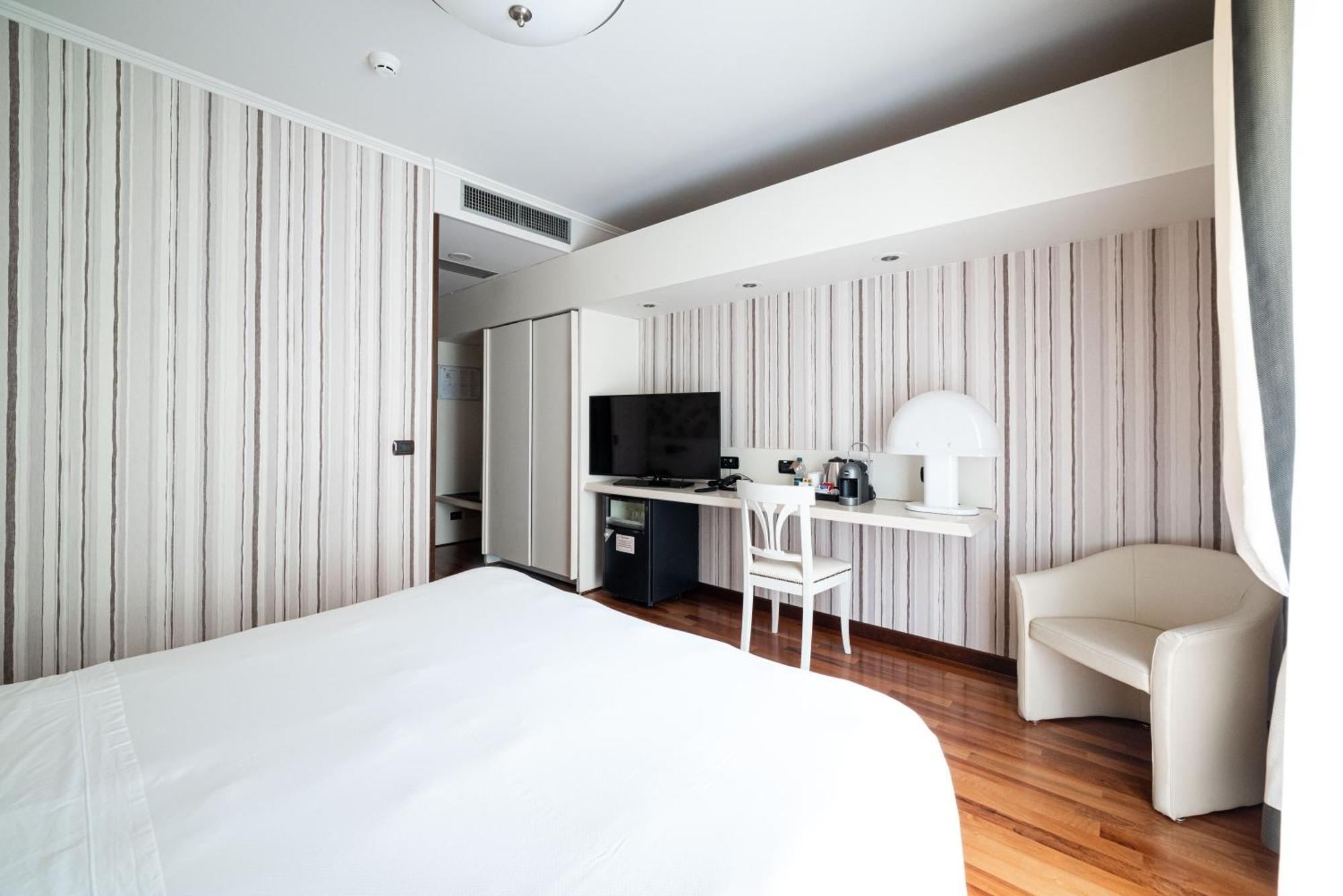 Phi Hotel Principe Кунео Екстериор снимка