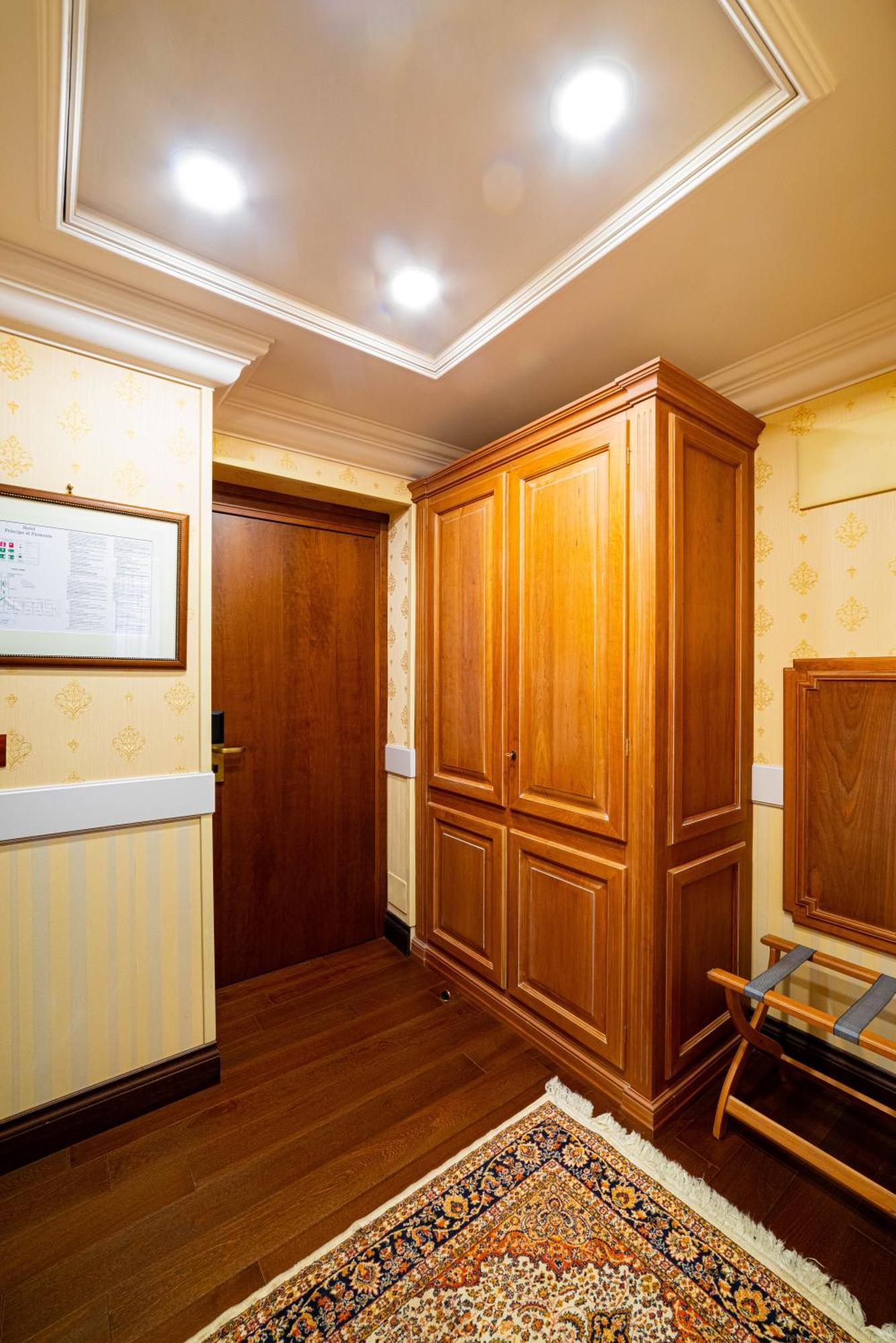 Phi Hotel Principe Кунео Екстериор снимка
